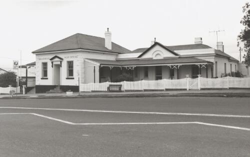 Braidwood NSW, 1994 : Braidwood Post Office [picture] / Brendan Bell
