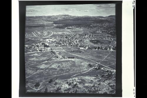 Aerial view of St Andrews, Manuka, Collins Park [picture] / W.J. Mildenhall
