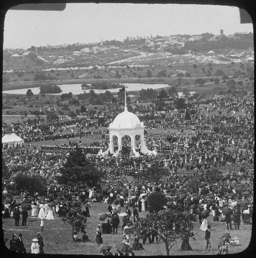 Federation celebrations in Centennial Park, Sydney, 1901 [picture] / W.J. Mildenhall