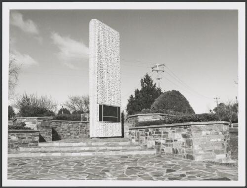 Monument to the men who worked on the Snowy Mountains Scheme, Cooma [picture] / Brendan Bell photographer