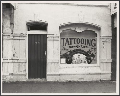 Alex Chater tattooing shopfront, Oxford Street, Sydney, ca. 1974 [picture] / Greg Battye