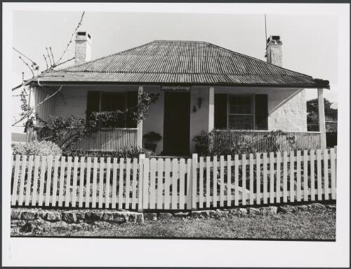 Berrima NSW : Sovereign Cottage, Argyle Street [picture] / photography by Raymond de Berquelle