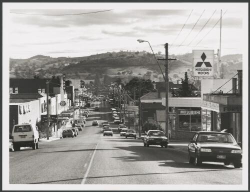 Looking east into the main street, Carp street, Bega [picture] / Brendan Bell