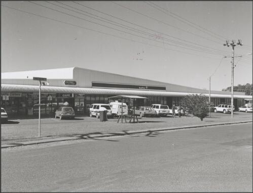 Shopping centre, Kununurra. 1994 [picture] / Reg Alder