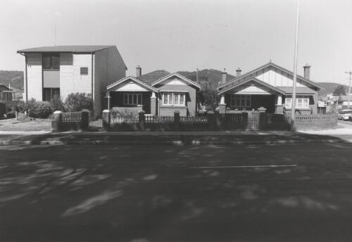 Houses on the corner of Main and Laurence Sts. facing Main St. Lithgow [picture] / photography by Raymond de Berquelle