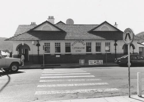 Lithgow Post Office, cnr. Railway Pde. and Main St [picture] / photography by Raymond de Berquelle