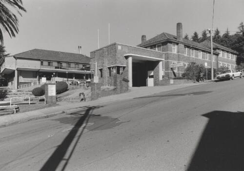 Lithgow District Hospital, Bridge St [picture] / photography by Raymond de Berquelle