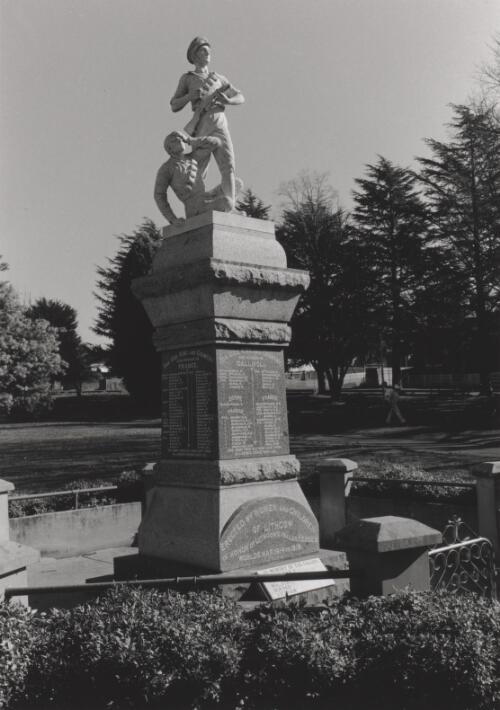 War memorial inside Queen Elizabeth Park, Main St Lithgow [picture] / photography by Raymond de Berquelle