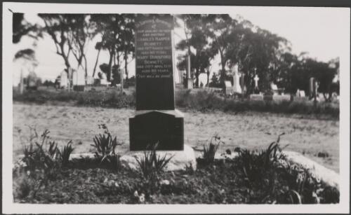 The graves of Charles Bennett and his wife Mary Dunsford, Blackheath, ca. 1940 [picture]