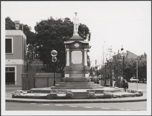 War Memorial at the "Junction" in Newcastle [picture] / Brendan Bell