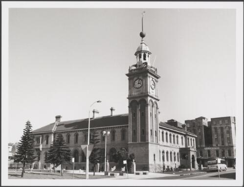 Customs house, 1994 Newcastle [picture] / Brendan Bell