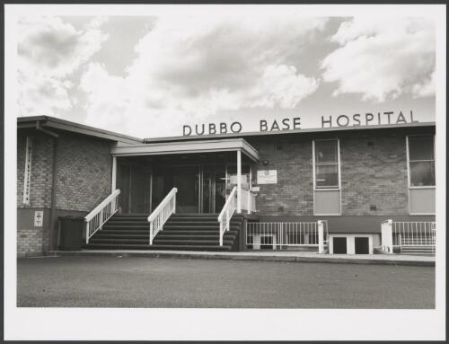 Dubbo Base Hospital [picture] / Brendan Bell