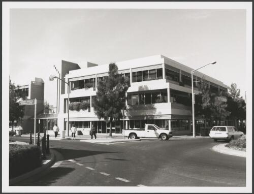 Dubbo Commonwealth Offices, 1994 [picture] / Brendan Bell
