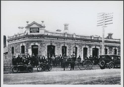 Customers outside Gunn's Braybrook Hotel, Victoria, 1927 [picture] / reprinted by Bruce Howard