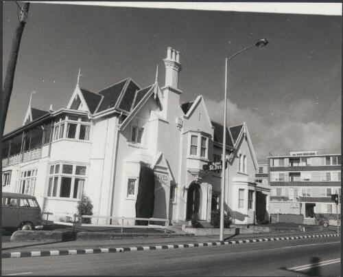 St Ives Hotel, Hobart, Tasmania, ca. 1972 [picture] / Bruce Howard