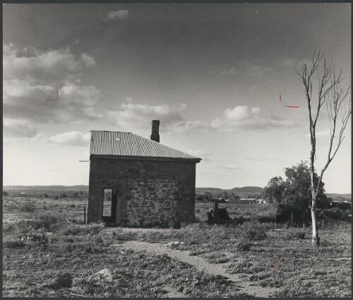 The half house and the pub that caused it all in the background, Silverton, New South Wales, ca. 1972 [picture] / Bruce Howard