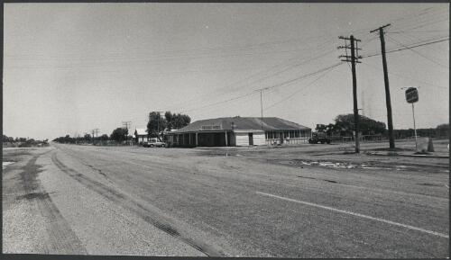 Prairie Hotel, near Hughenden, Queensland, November, 1972 [picture] / Bruce Howard