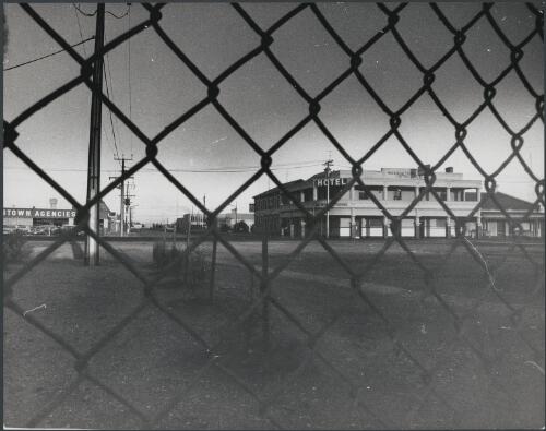The pub and the fence, International Hotel, Port Pirie, South Australia, ca. 1972 [picture] / Bruce Howard