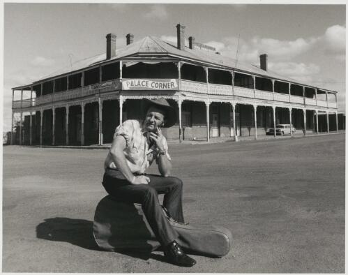Slim Dusty at the pub with no beer, the Palace Hotel, Southern Cross, Western Australia, ca. 1972, 2 [picture] / Bruce Howard