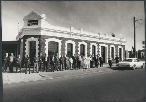Customers in front of the hotel at Braybrook, Victoria, 1973, 1 [picture] / Bruce Howard