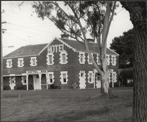 Bluestone hotel at Inverleigh, Victoria, ca. 1972 [picture] / Bruce Howard