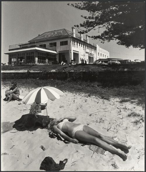 Hotel at Shaw's Bay, New South Wales, ca. 1972 [picture] / Bruce Howard