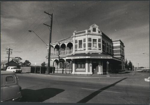O'Connell's Commercial Hotel, South Morang, Victoria, ca. 1972 [picture] / Bruce Howard