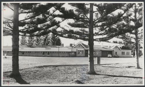 Community Hotel, Ceduna, South Australia, ca. 1972 [picture] / Bruce Howard