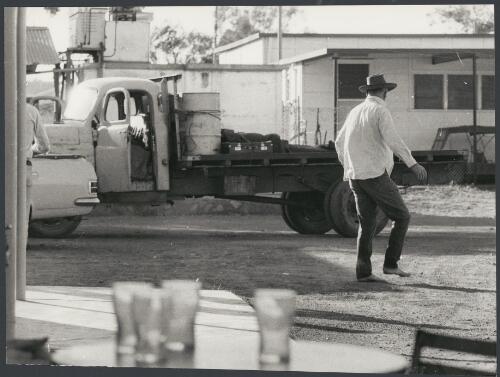 Heading back to the station after a few beers, Kununurra, Western Australia, ca. 1972 [picture] / Bruce Howard