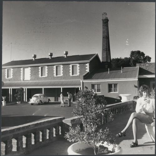 Northern Gateway Inn, Port Augusta, South Australia, ca. 1972, 2 [picture] / Bruce Howard
