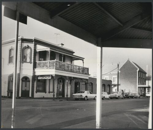 Old Queen's Arms, Adelaide, South Australia, ca. 1972 [picture] / Bruce Howard