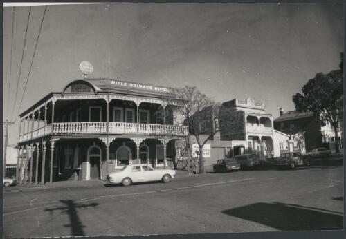 The Rifle Brigade Hotel, Bendigo, Victoria, ca. 1972 [picture] / Bruce Howard