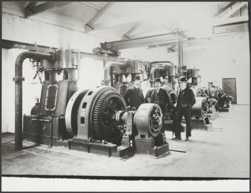 Guests inspecting the power station at the opening ceremony for the tramway in Fremantle, Western Australia, 1905, 1 [picture]
