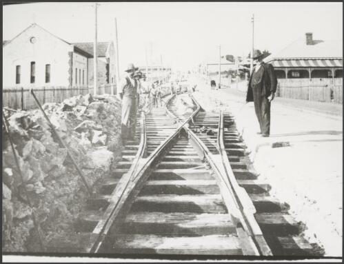 Laying a loop section of the tram track, Kalgoorlie, Western Australia, 1902 [picture]