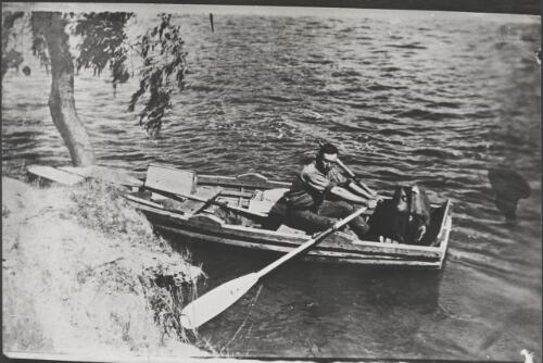Dennis Brabazon in his boat, The Joke, in which he rowed from Albury to the mouth of the Murray, New South Wales, 1924 [picture] / Albert Burton