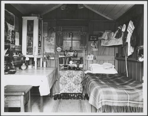 Interior view of a railway worker's one-room cottage at Woomeland, Victoria, 1927 [picture]