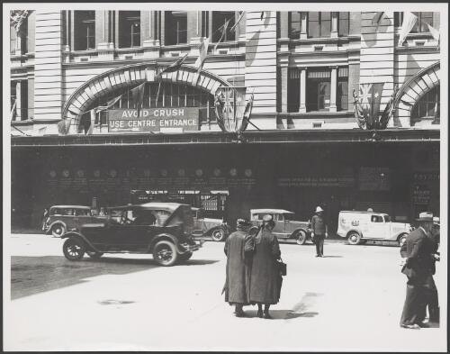 Flinders Street outside the Elizabeth Street entrance to the railway station, Melbourne, ca. 1935 [picture]