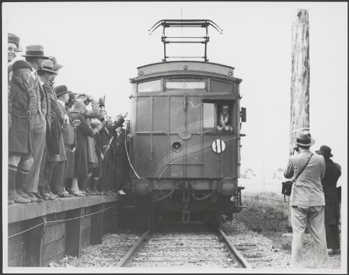 Crowd at the opening of a new suburban train line, Melbourne, ca. 1925, 2 [picture]