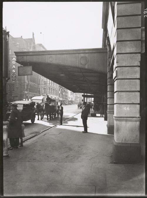 Flinders Street, outside Flinders Street Station, Melbourne, ca. 1925 [picture]