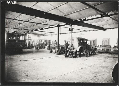 Automobile repair shop, Melbourne, ca. 1925 [picture]
