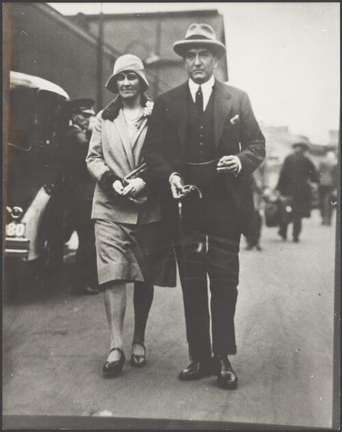 Mr Stanley Melbourne Bruce, Prime Minister, and Mrs Ethel Bruce returning to Melbourne from Canberra, ca. 1927 [picture]
