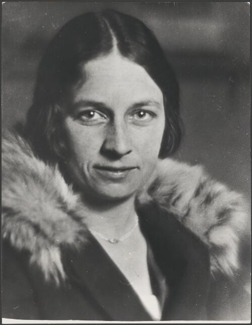 Portrait of journalist Freda Irving, Melbourne, 1929 [picture]