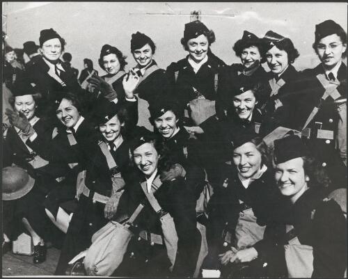 American army nurses arrive in Australia, Melbourne, 10 April 1942 [picture]
