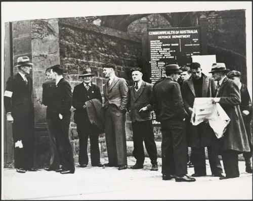 Volunteers queuing to enlist outside the Defence Department offices in St Kilda Road, Melbourne, 1939 [picture]