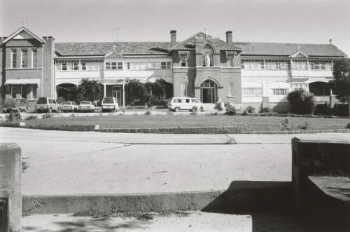 Goulburn Ex convent - 52 Mundy Street now 'Youth With a Mission' hostel [picture] / Joyce Evans