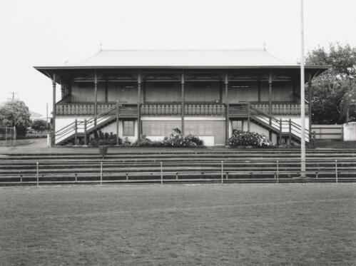 Melville Oval Grandstand, 1909. Hamilton, 1994 [picture] / Grant Ellmers