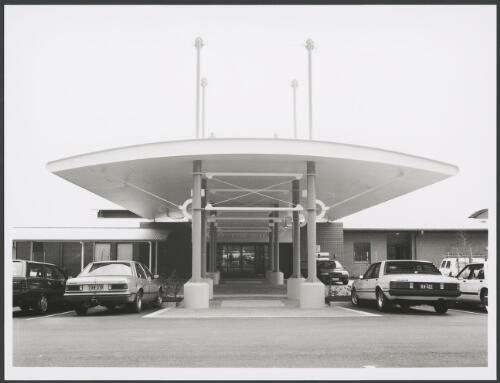 New Albury Base Hospital entrance. Hospital opened 4/10/94 [picture] / Grant Ellmers