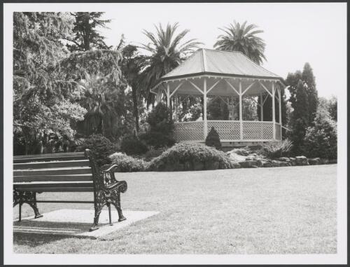 R Brown Memorial rotunda in Botanic Gardens - built 1979, Albury [picture] / Grant Ellmers