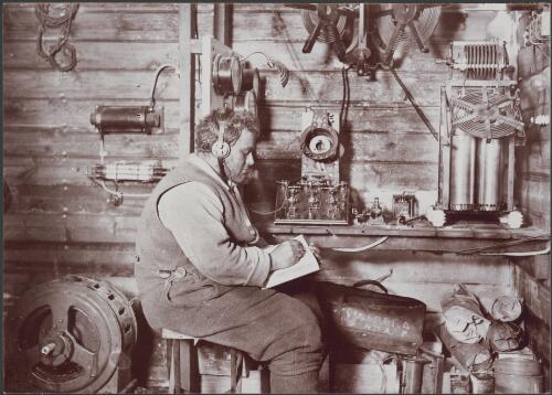 [W.H. Hannam wireless operator, Cape Denison, Australasian Antarctic Expedition, 1911-1914] [picture] / Hurley