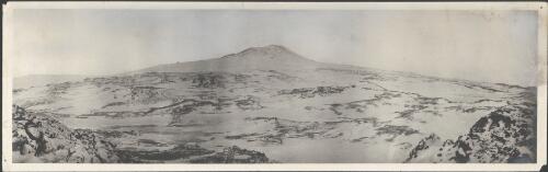 [Panoramic view of Mount Erebus, Australasian Antarctic Expedition, 1911-1914] [picture]